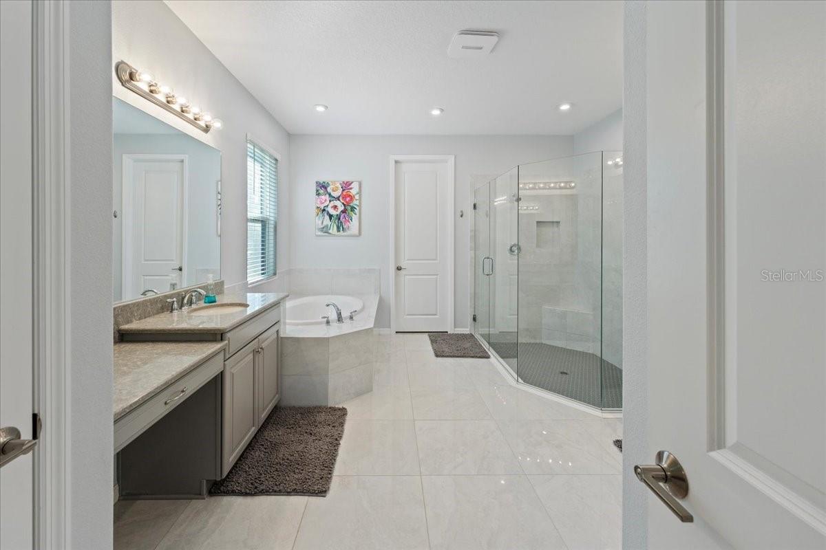 Image 41 of 86 For 10215 Milky Way Circle