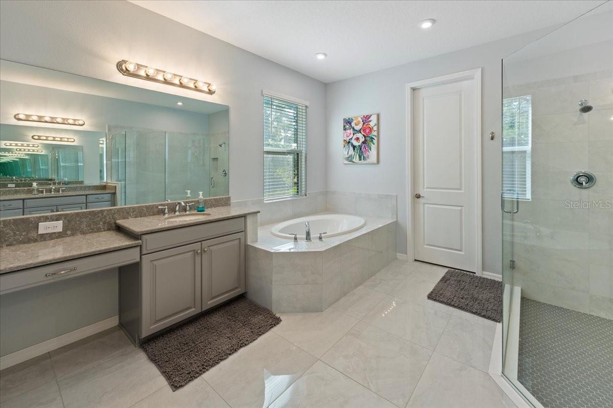 Image 42 of 86 For 10215 Milky Way Circle