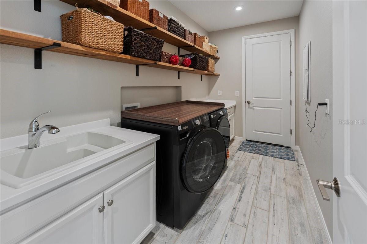 Image 44 of 86 For 10215 Milky Way Circle