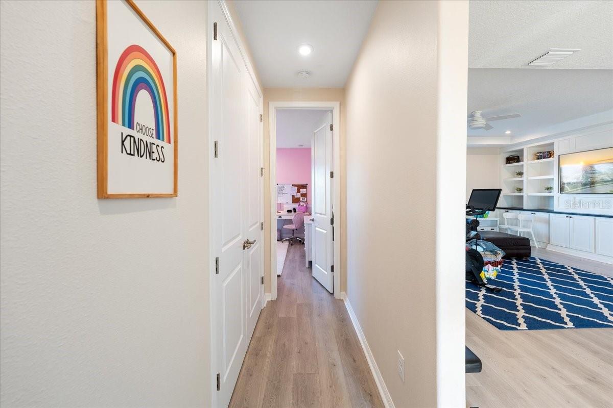 Image 51 of 86 For 10215 Milky Way Circle