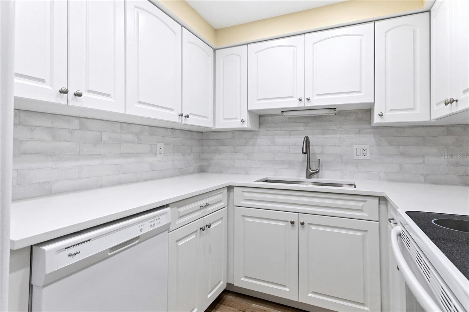 Image 12 of 54 For 5855 Midnight Pass Road 420