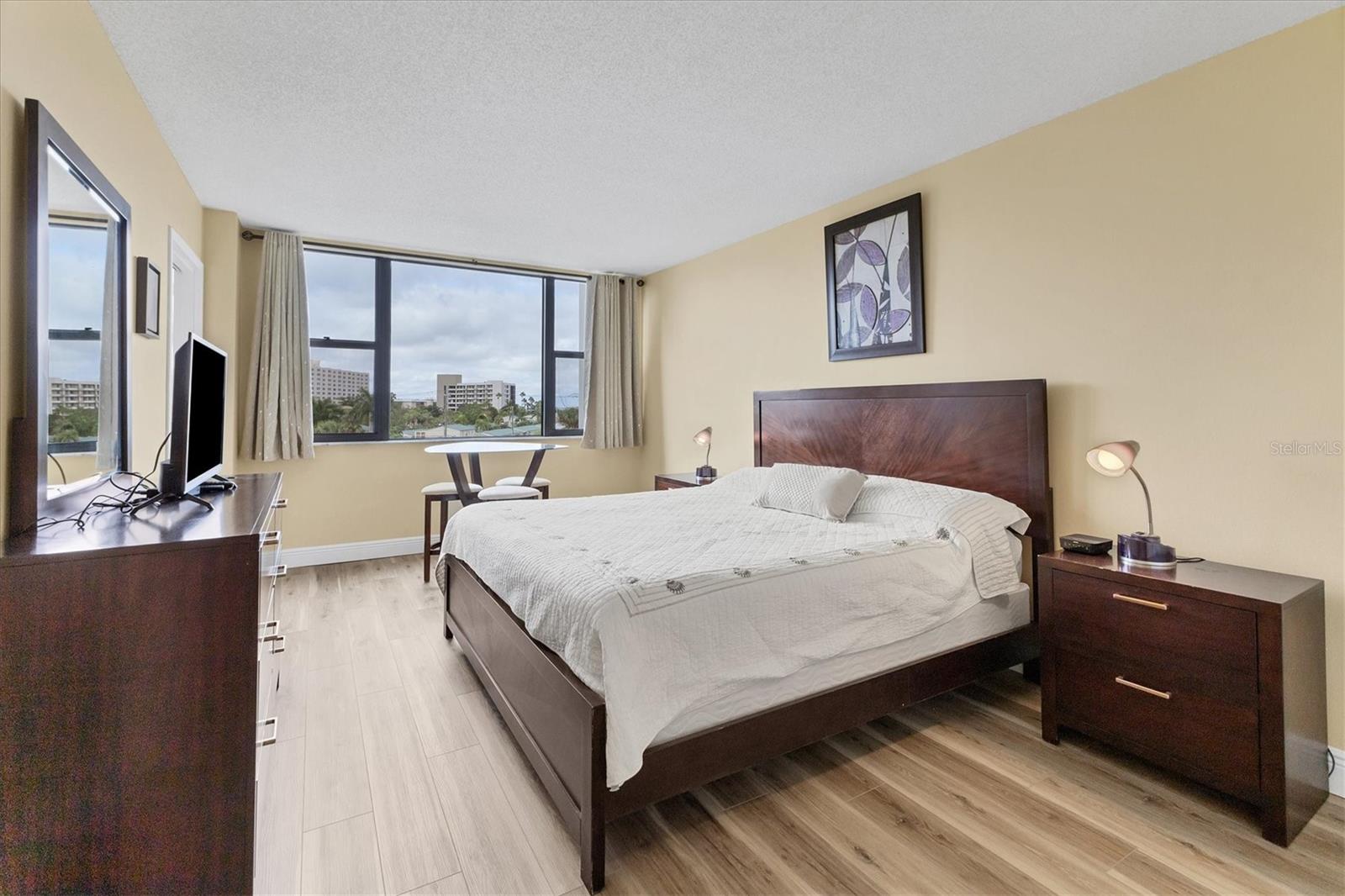 Image 17 of 54 For 5855 Midnight Pass Road 420