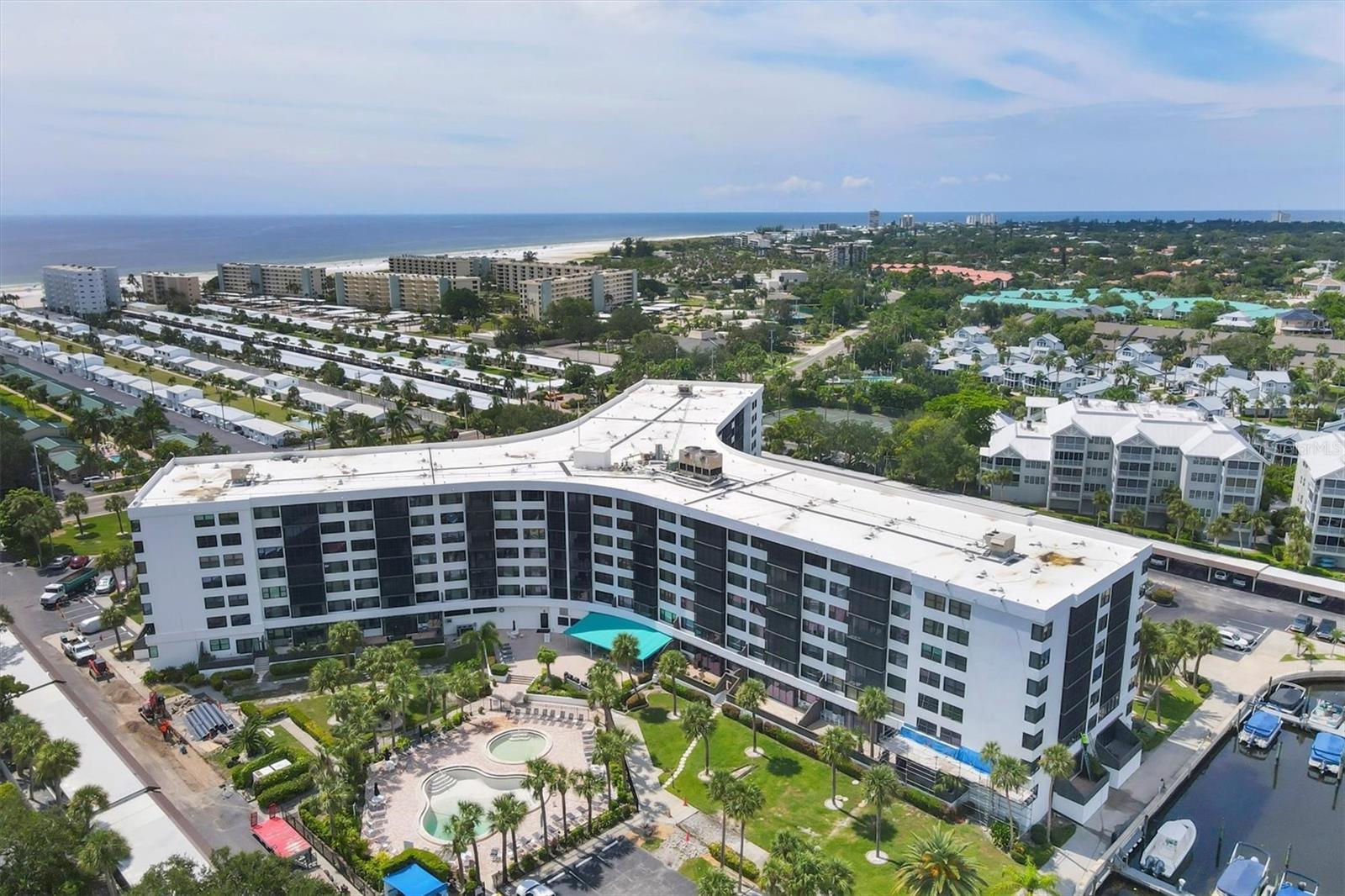 Image 26 of 54 For 5855 Midnight Pass Road 420