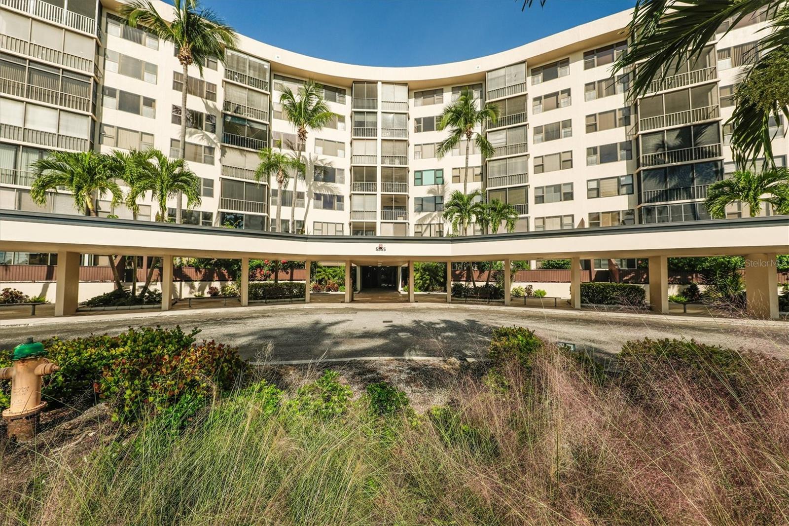 Image 32 of 54 For 5855 Midnight Pass Road 420