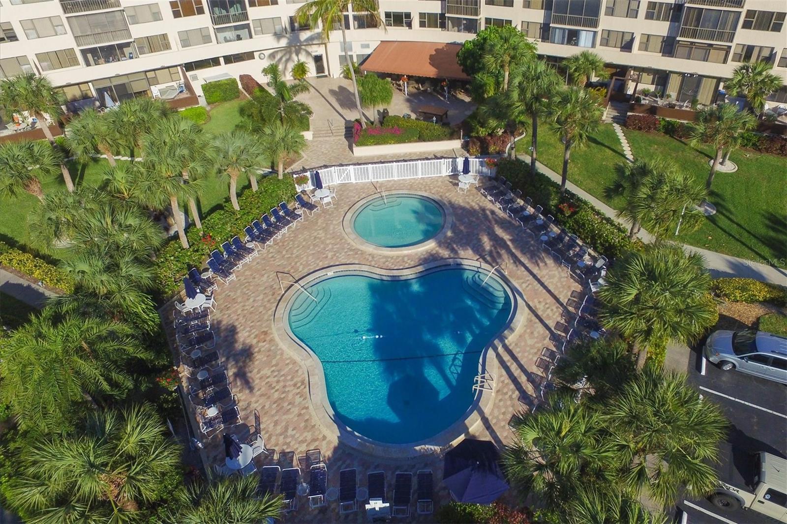 Image 42 of 54 For 5855 Midnight Pass Road 420