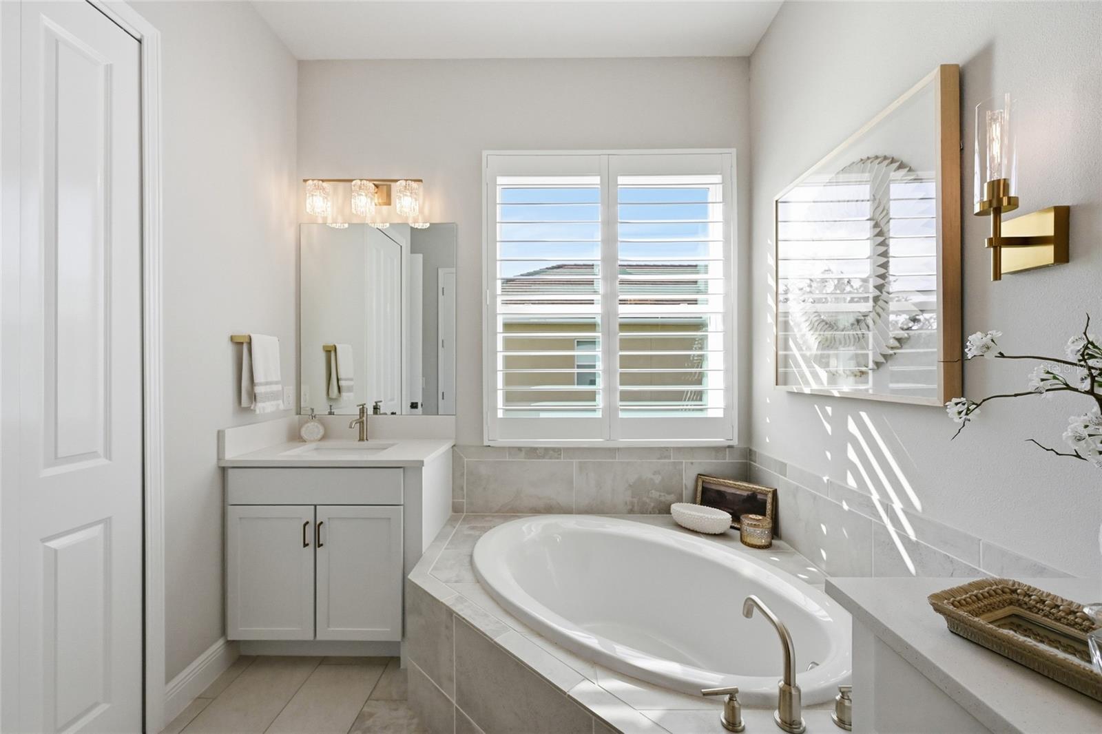 Image 32 of 86 For 16009 42nd Glen E