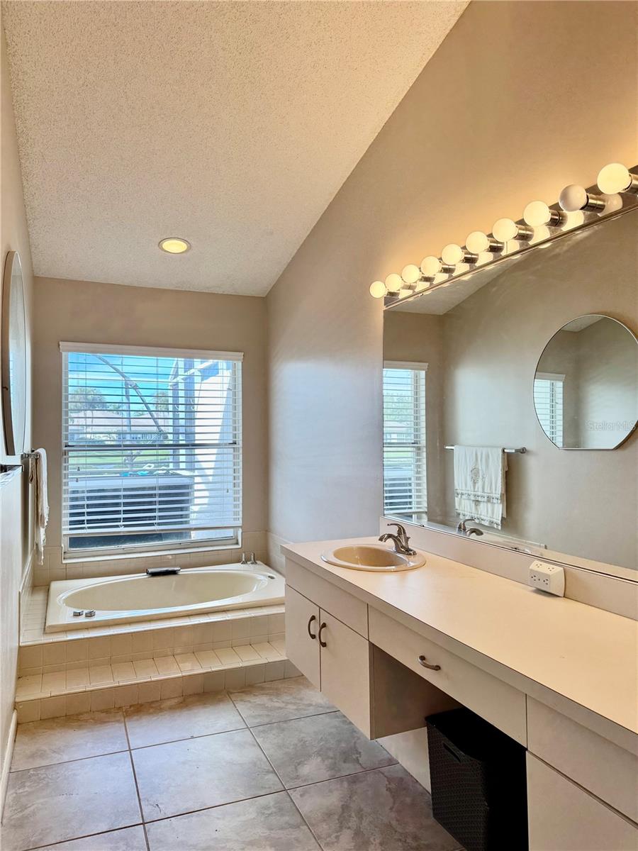 Image 10 of 21 For 4720 Peridia Boulevard E