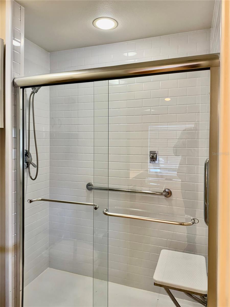 Image 11 of 21 For 4720 Peridia Boulevard E