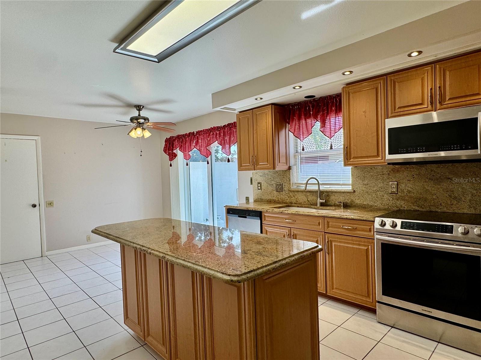 Image 5 of 21 For 4720 Peridia Boulevard E