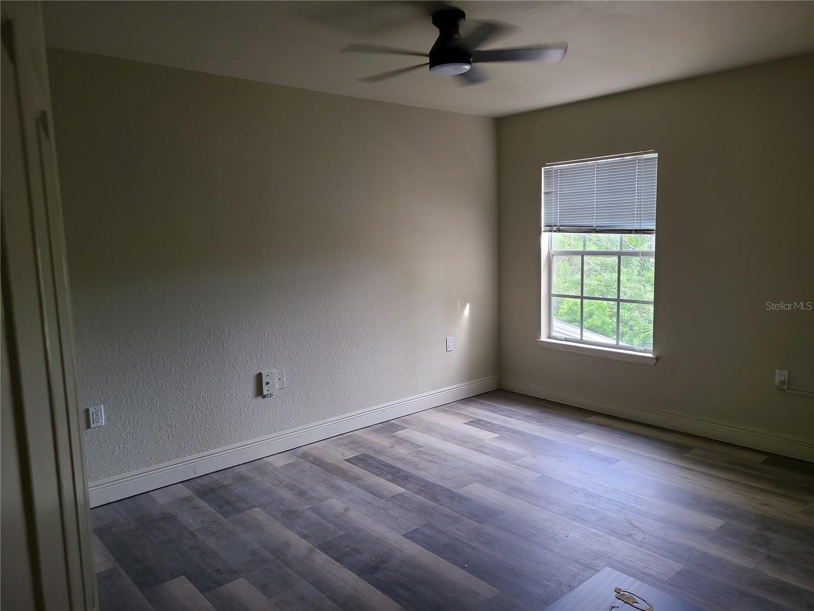 Image 13 of 26 For 8911 Manor Loop 205