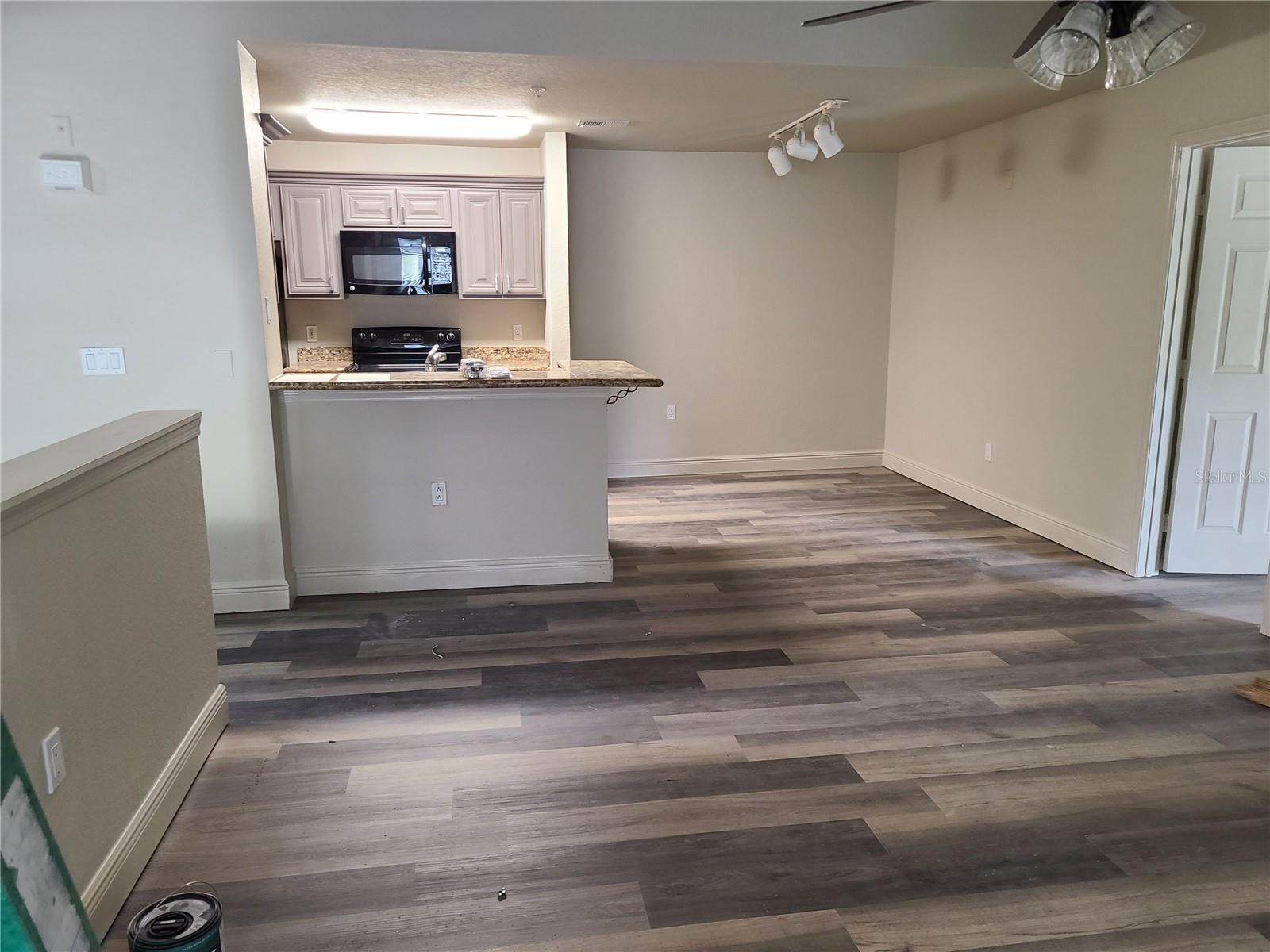 Image 14 of 26 For 8911 Manor Loop 205