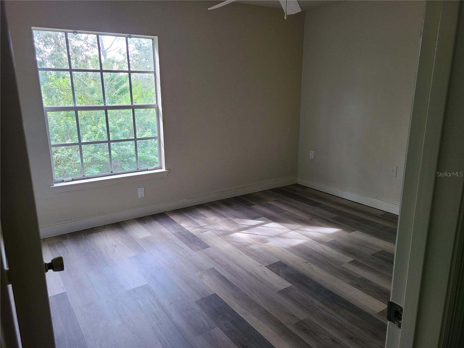 Image 20 of 26 For 8911 Manor Loop 205