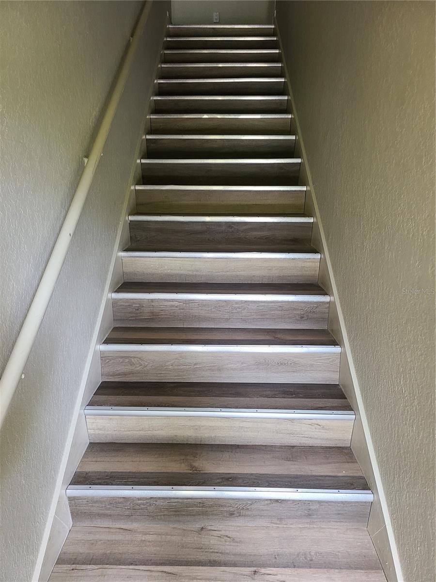 Image 4 of 26 For 8911 Manor Loop 205