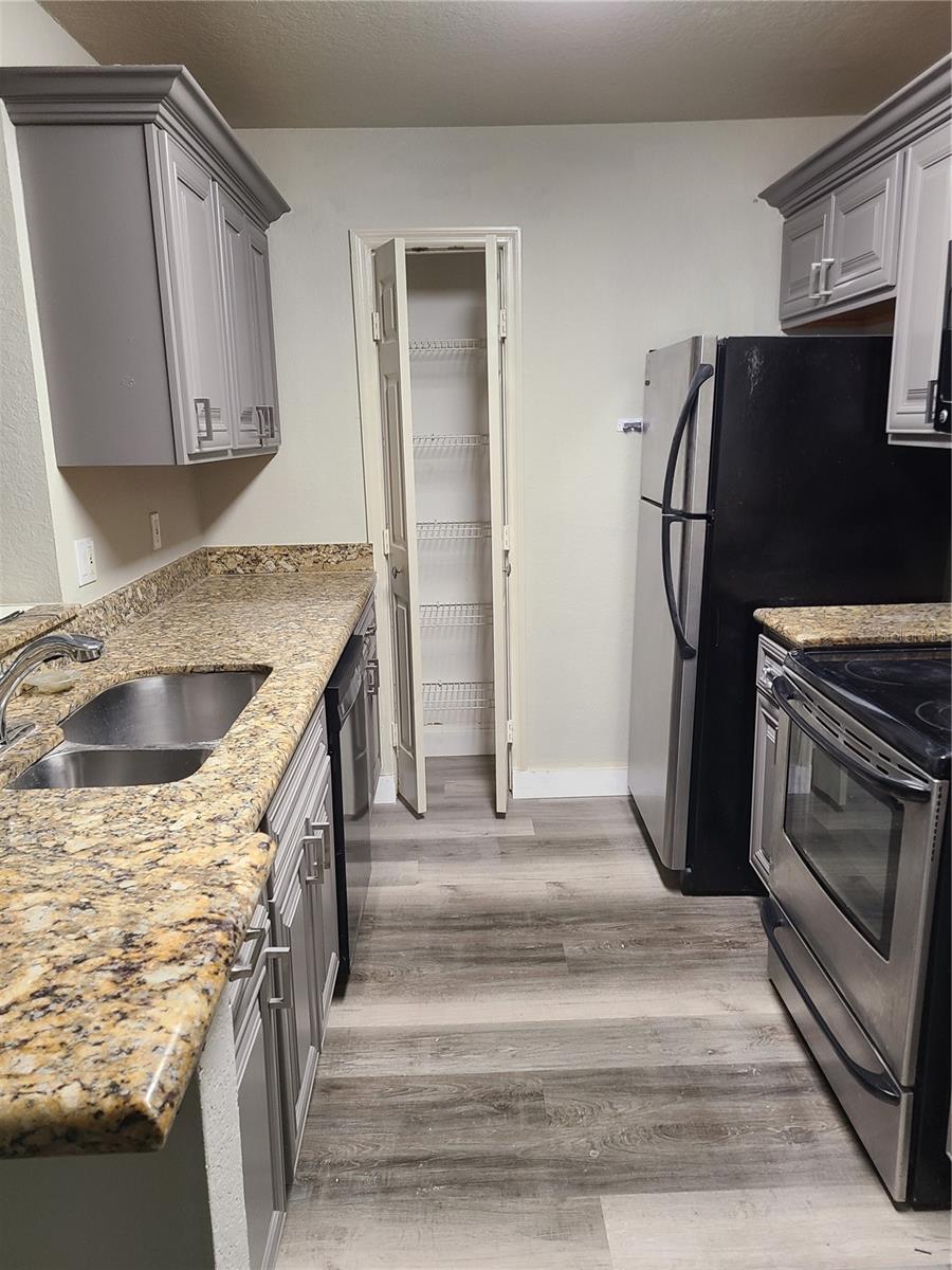 Image 5 of 26 For 8911 Manor Loop 205