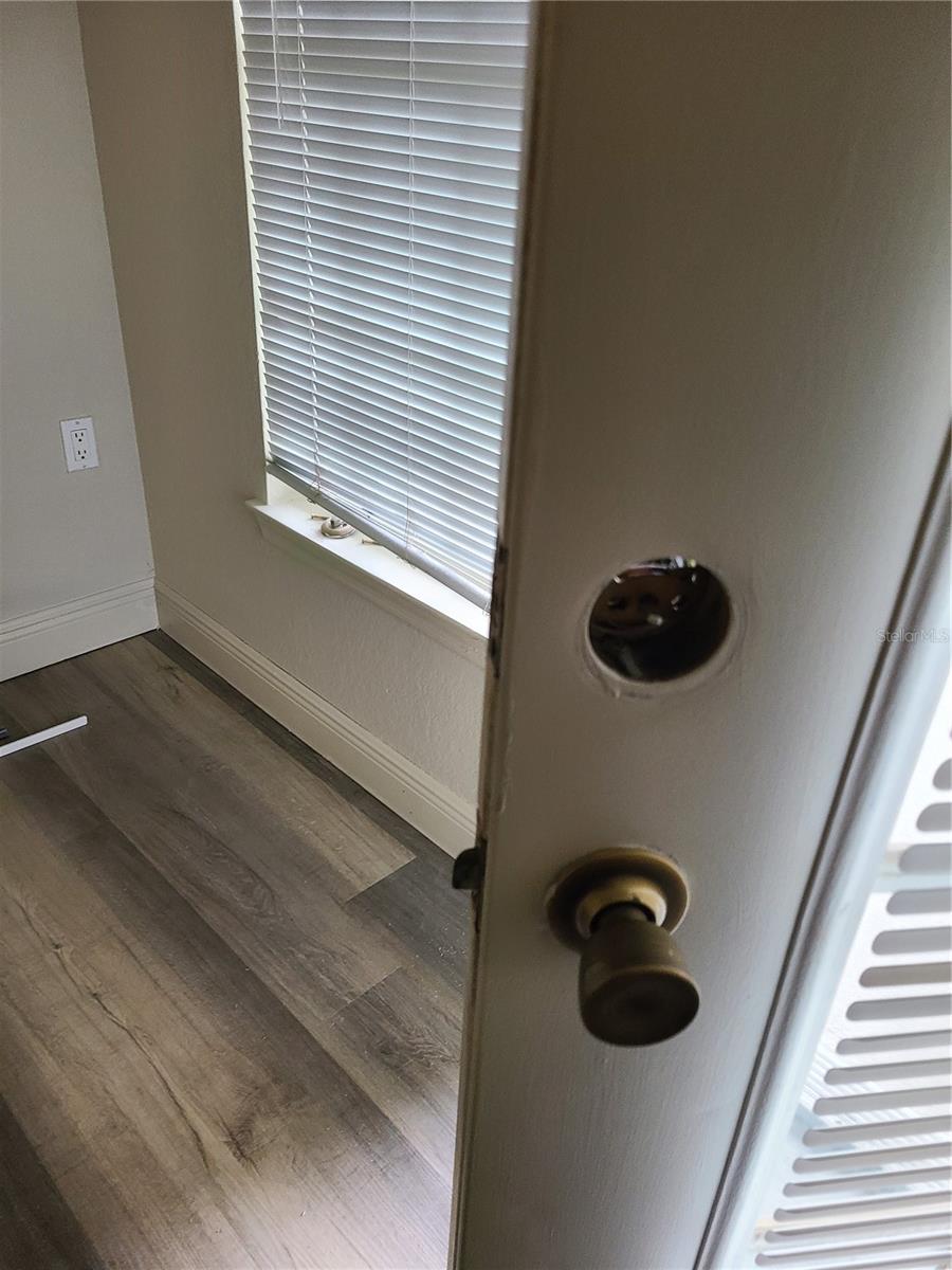 Image 9 of 26 For 8911 Manor Loop 205