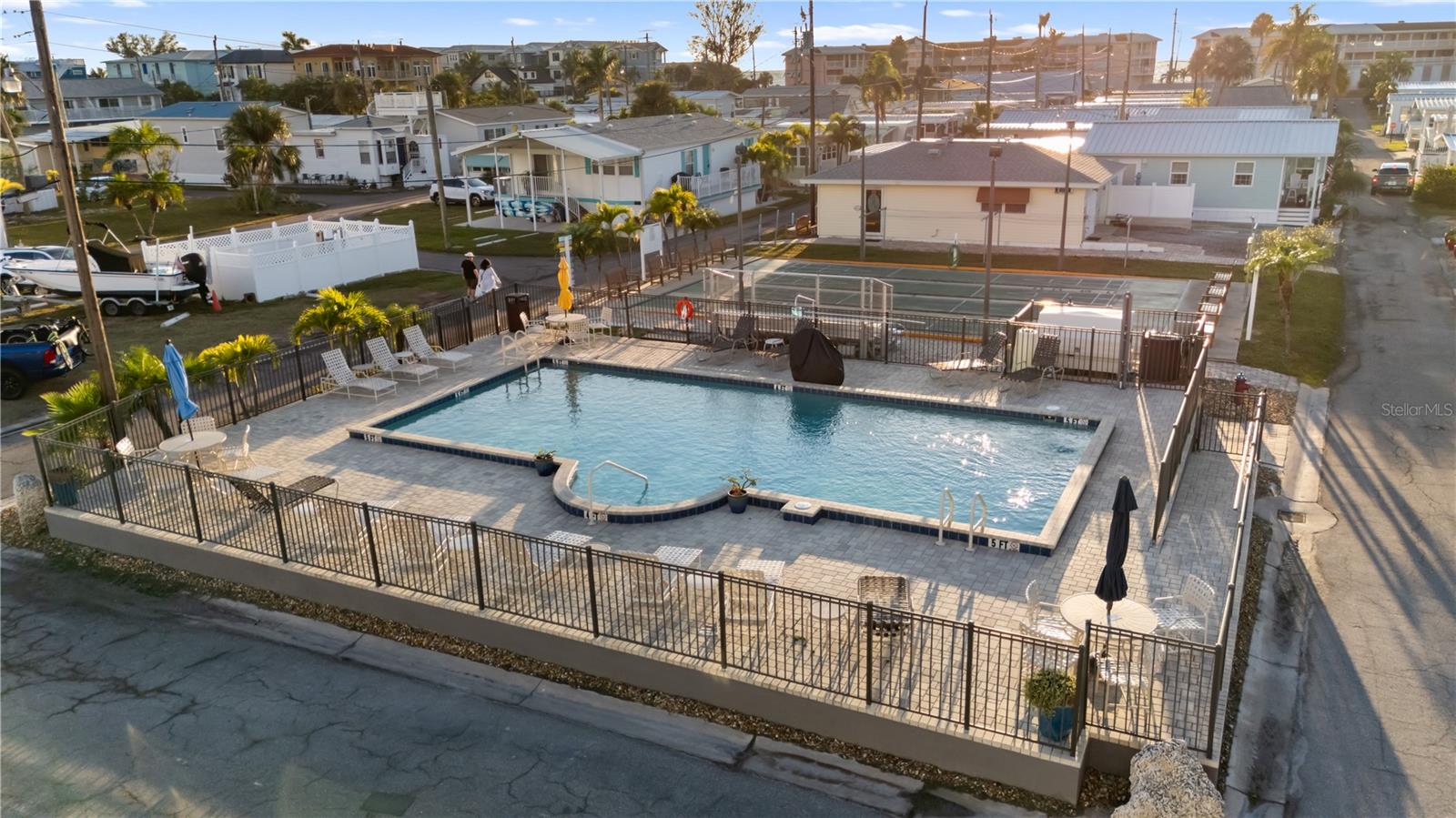 Image 26 of 36 For 2601 Gulf Drive N 729