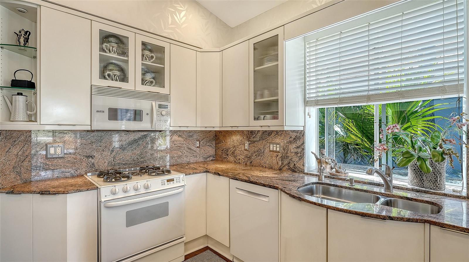 Image 12 of 74 For 6417 Addington Place