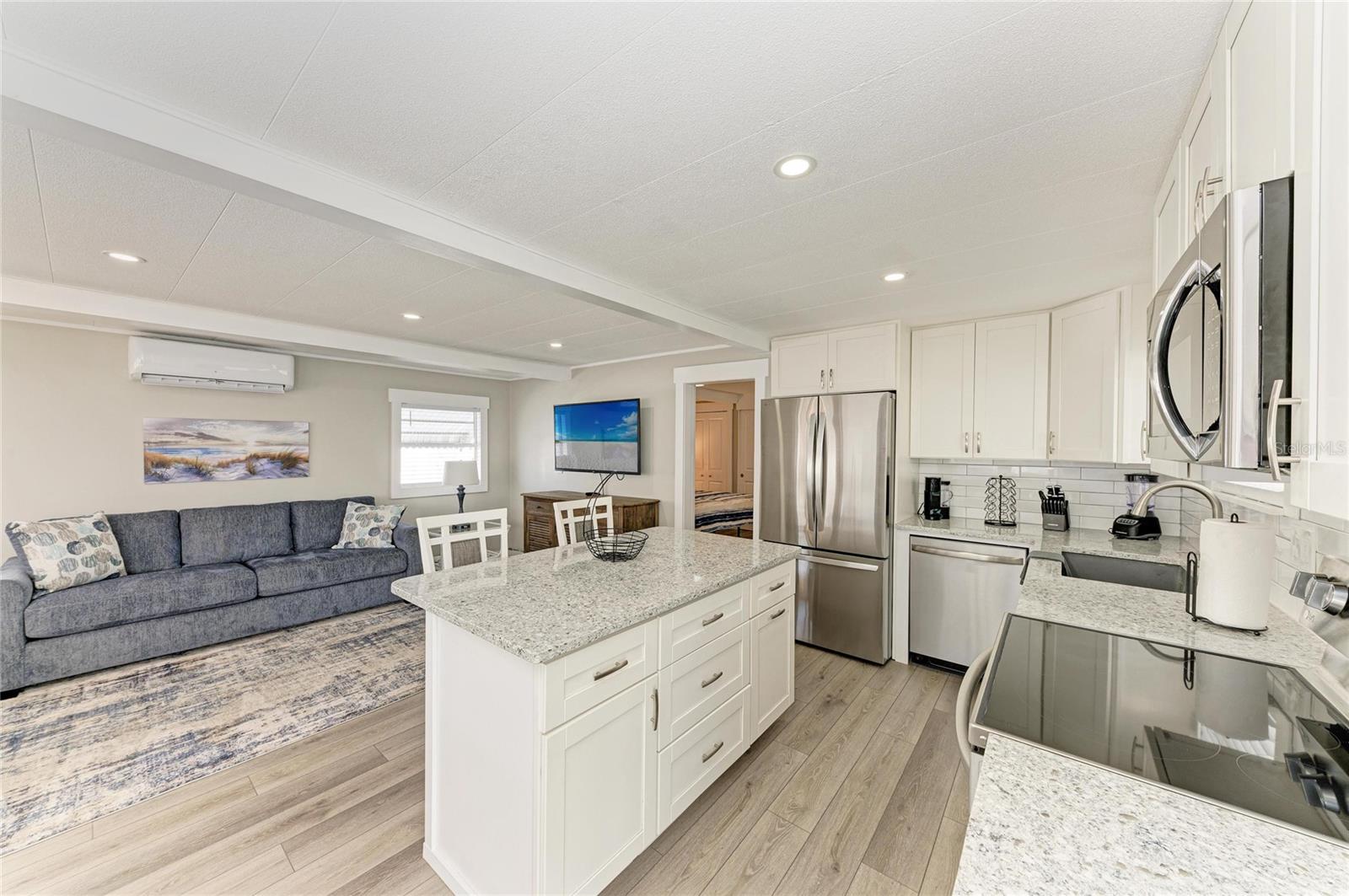 Image 13 of 49 For 10315 Cortez Road W 6-1