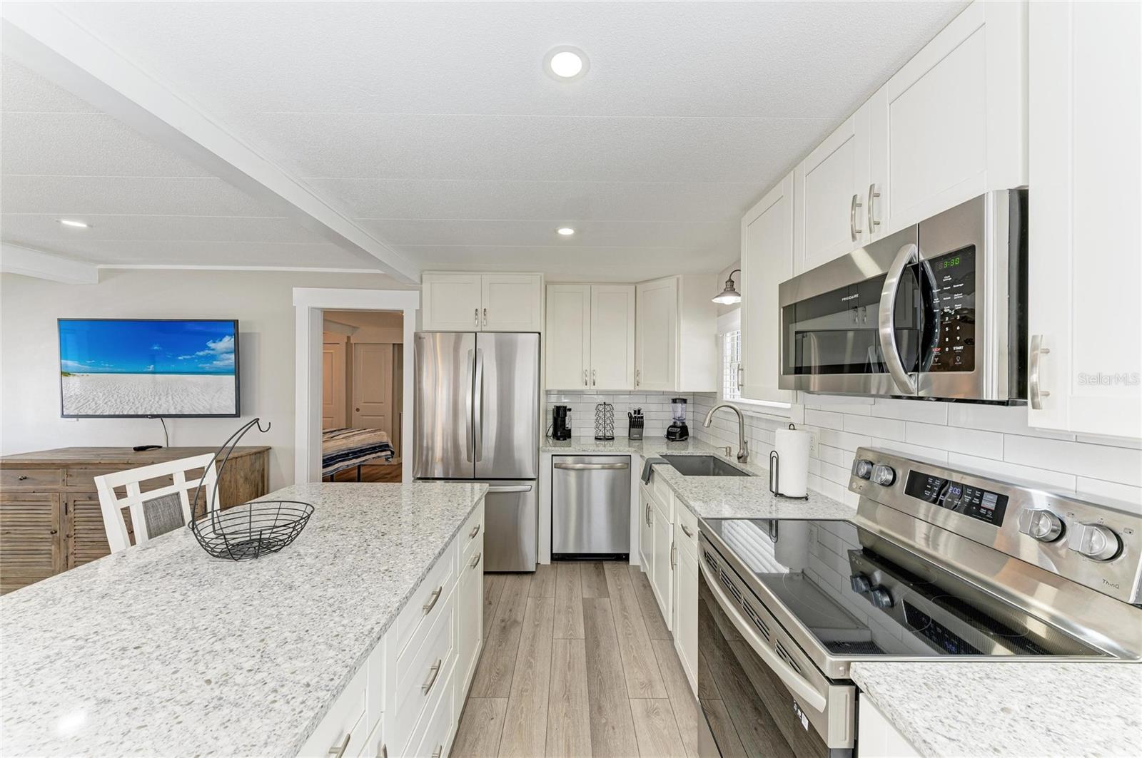 Image 14 of 49 For 10315 Cortez Road W 6-1