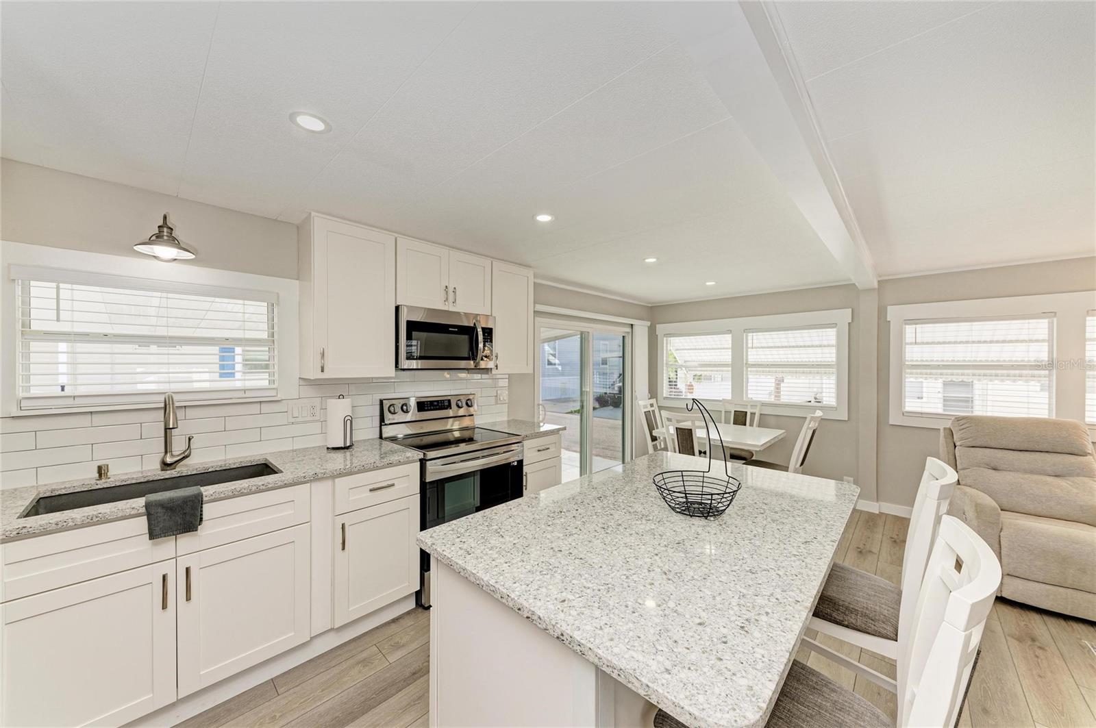 Image 17 of 49 For 10315 Cortez Road W 6-1