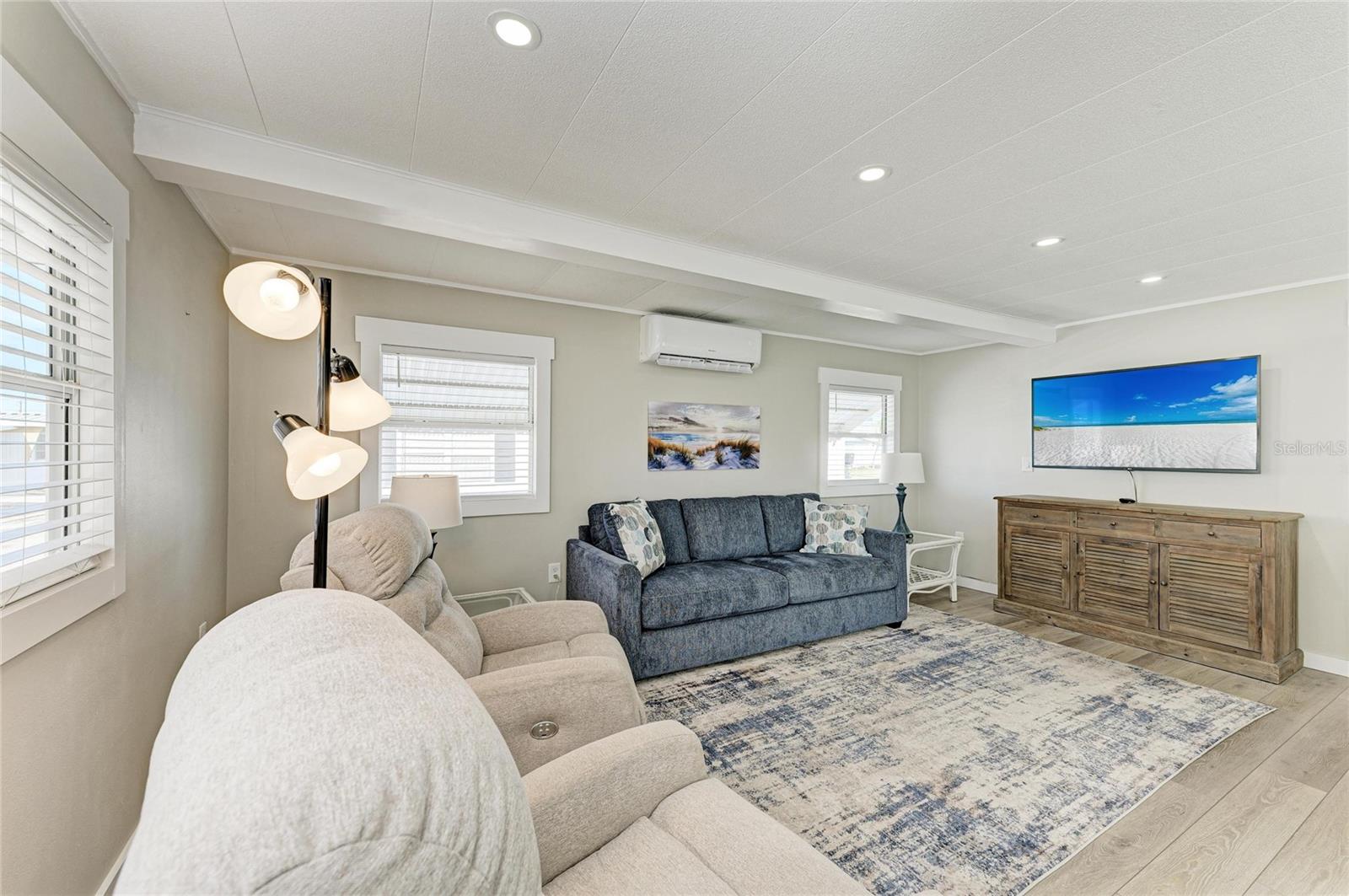 Image 20 of 49 For 10315 Cortez Road W 6-1