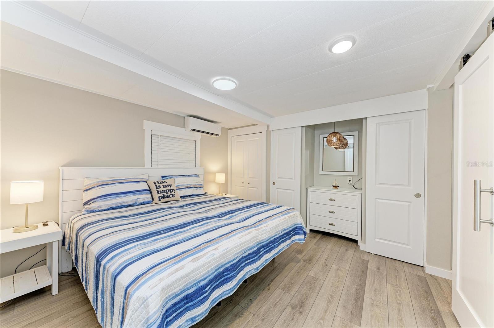 Image 23 of 49 For 10315 Cortez Road W 6-1