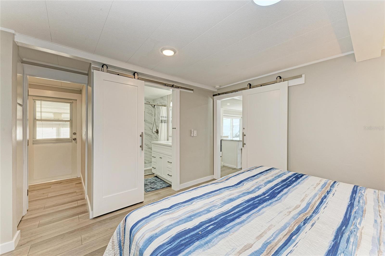 Image 25 of 49 For 10315 Cortez Road W 6-1