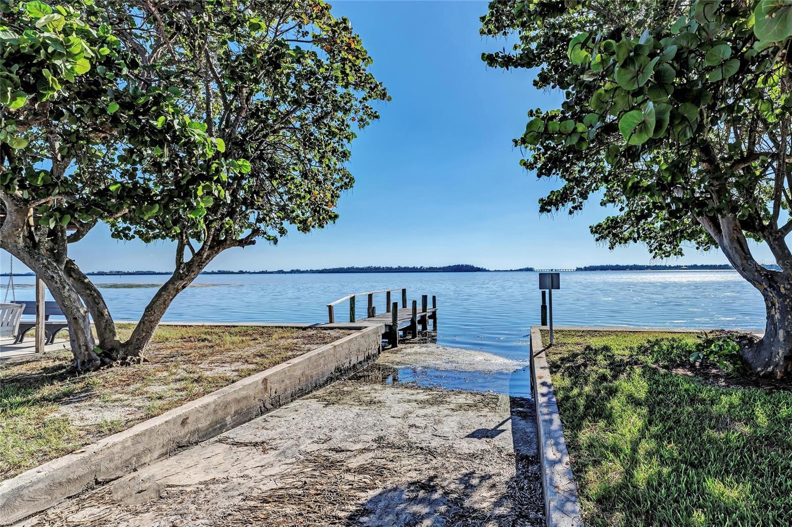 Image 40 of 49 For 10315 Cortez Road W 6-1