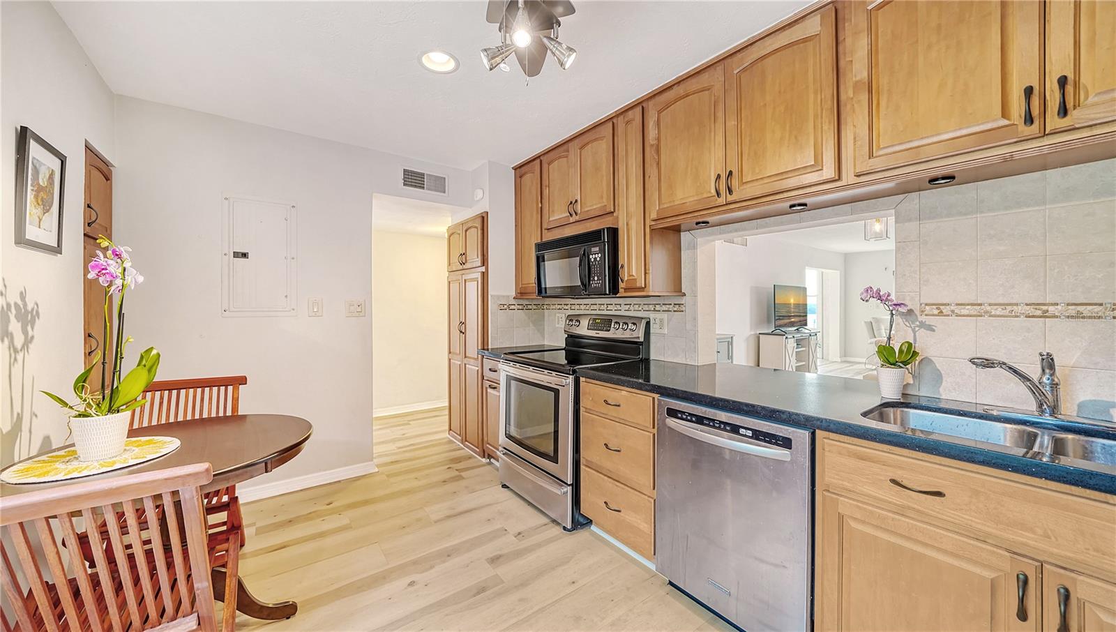 Image 11 of 68 For 4500 Gulf Of Mexico Drive 206