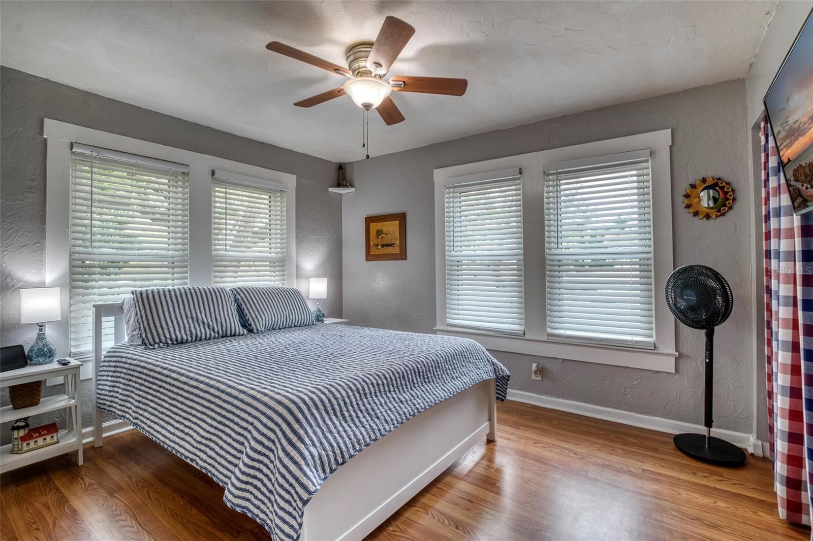 Image 25 of 91 For 304 15th Street W