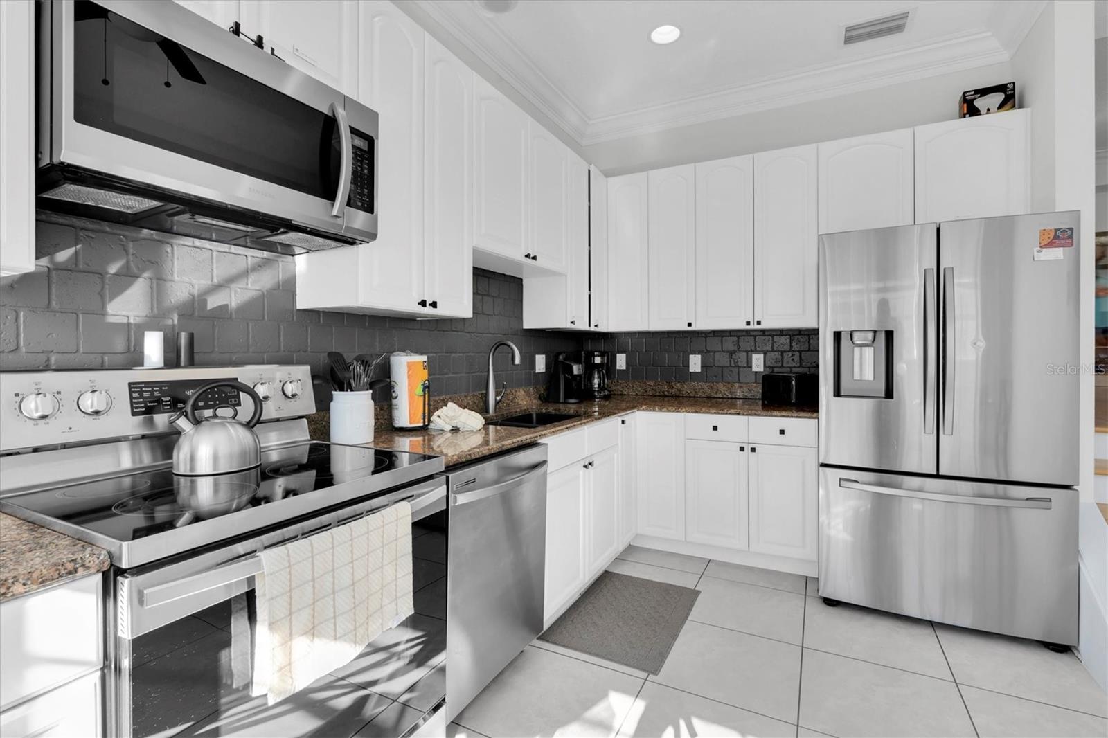 Image 14 of 71 For 4006 5th Avenue