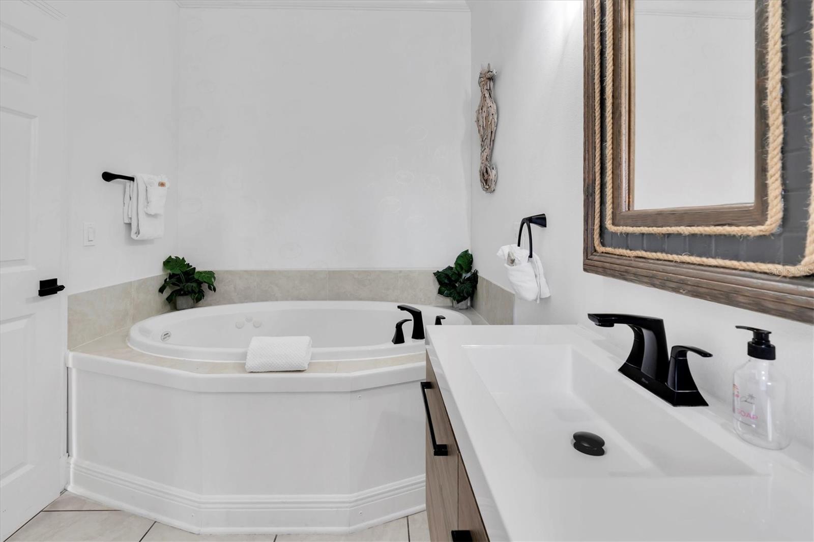 Image 21 of 71 For 4006 5th Avenue