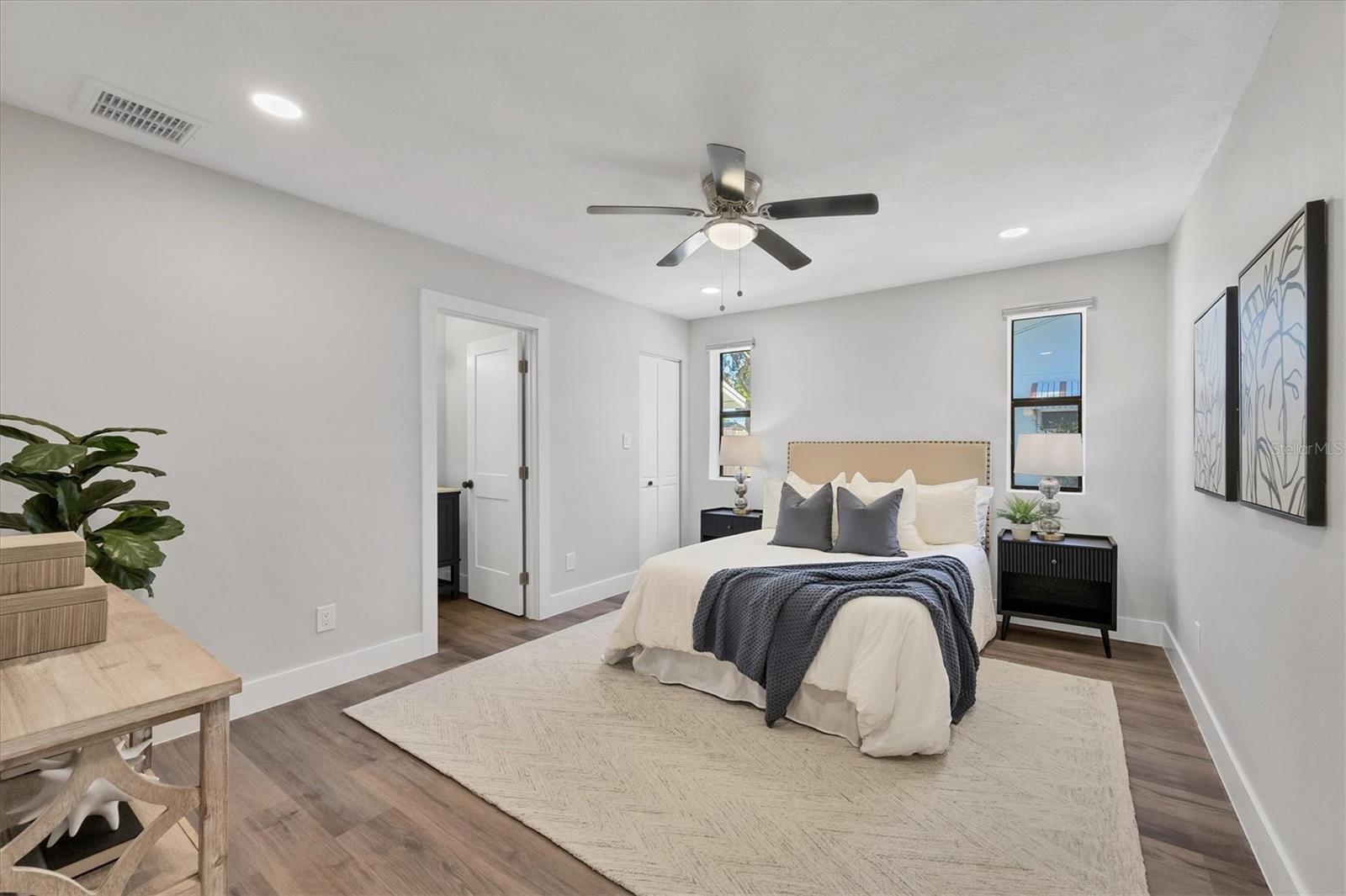 Image 17 of 56 For 4737 Del Rio Way S