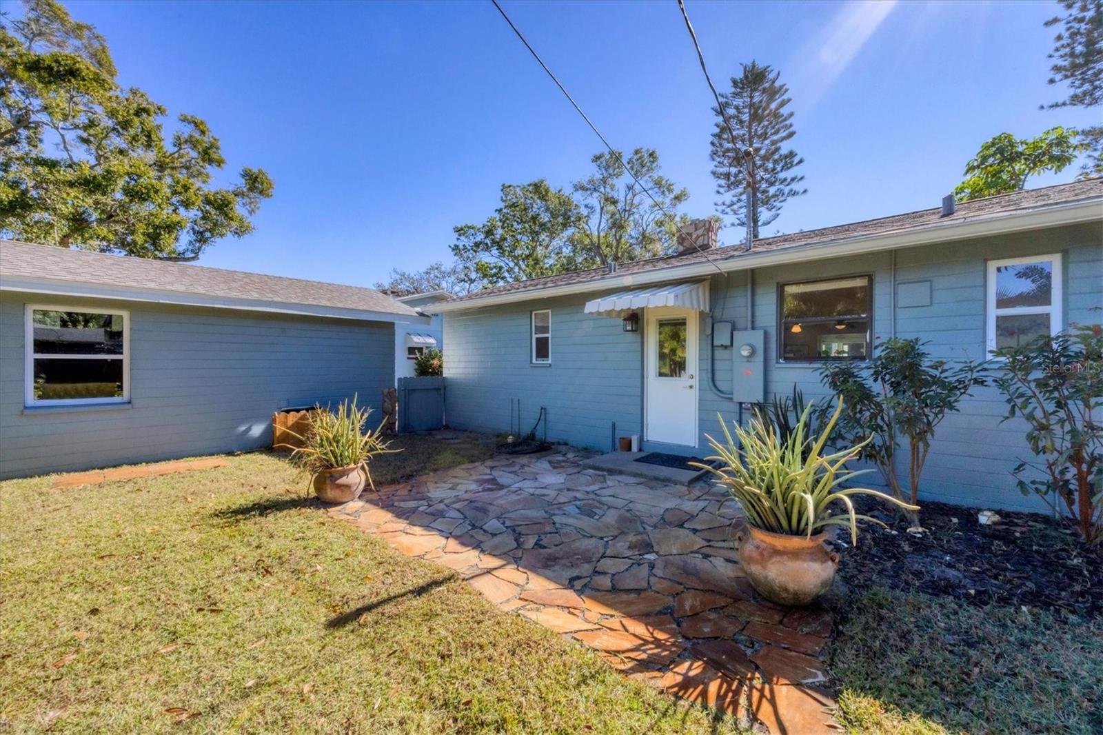 Image 24 of 56 For 4737 Del Rio Way S