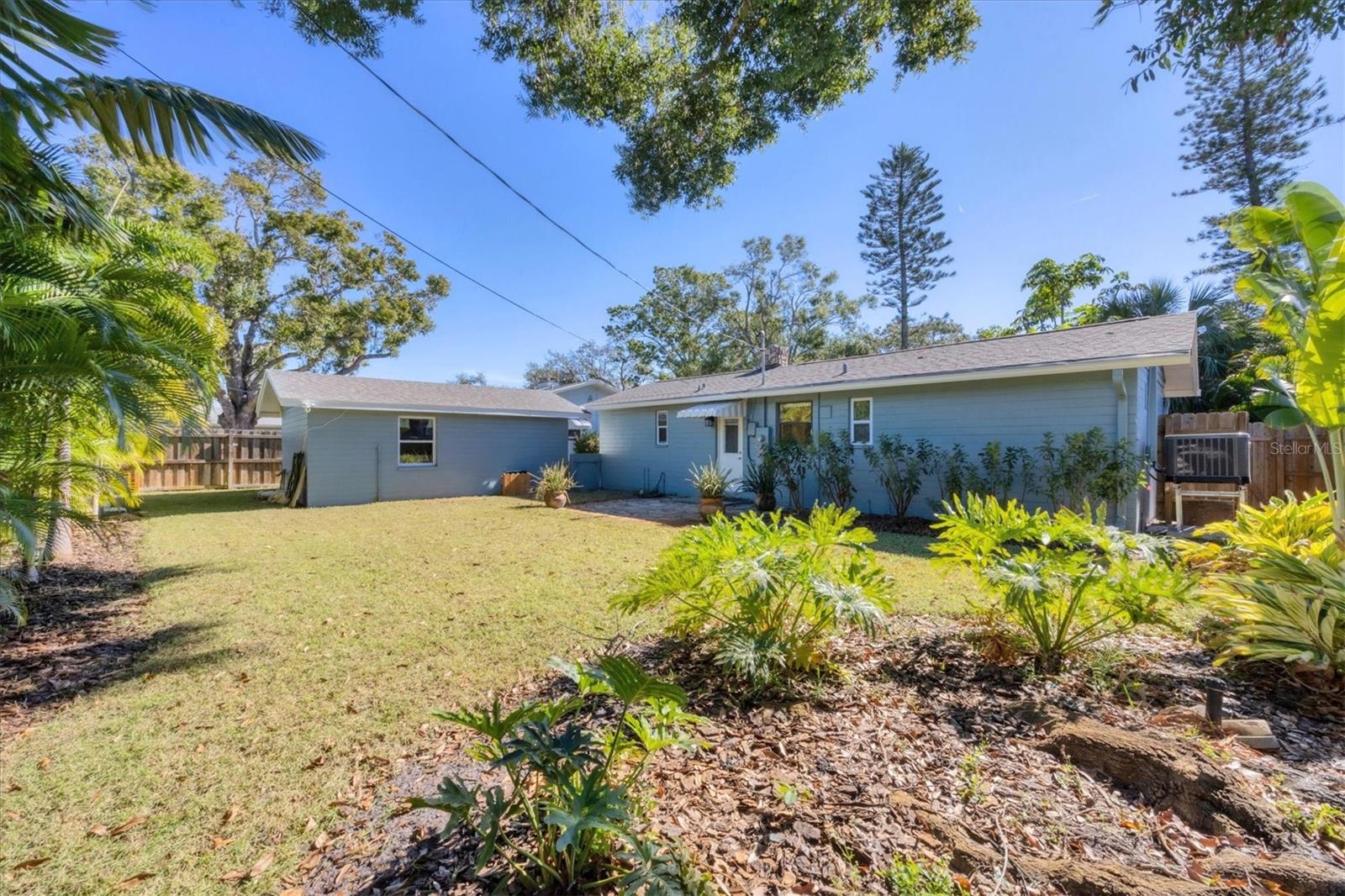 Image 25 of 56 For 4737 Del Rio Way S