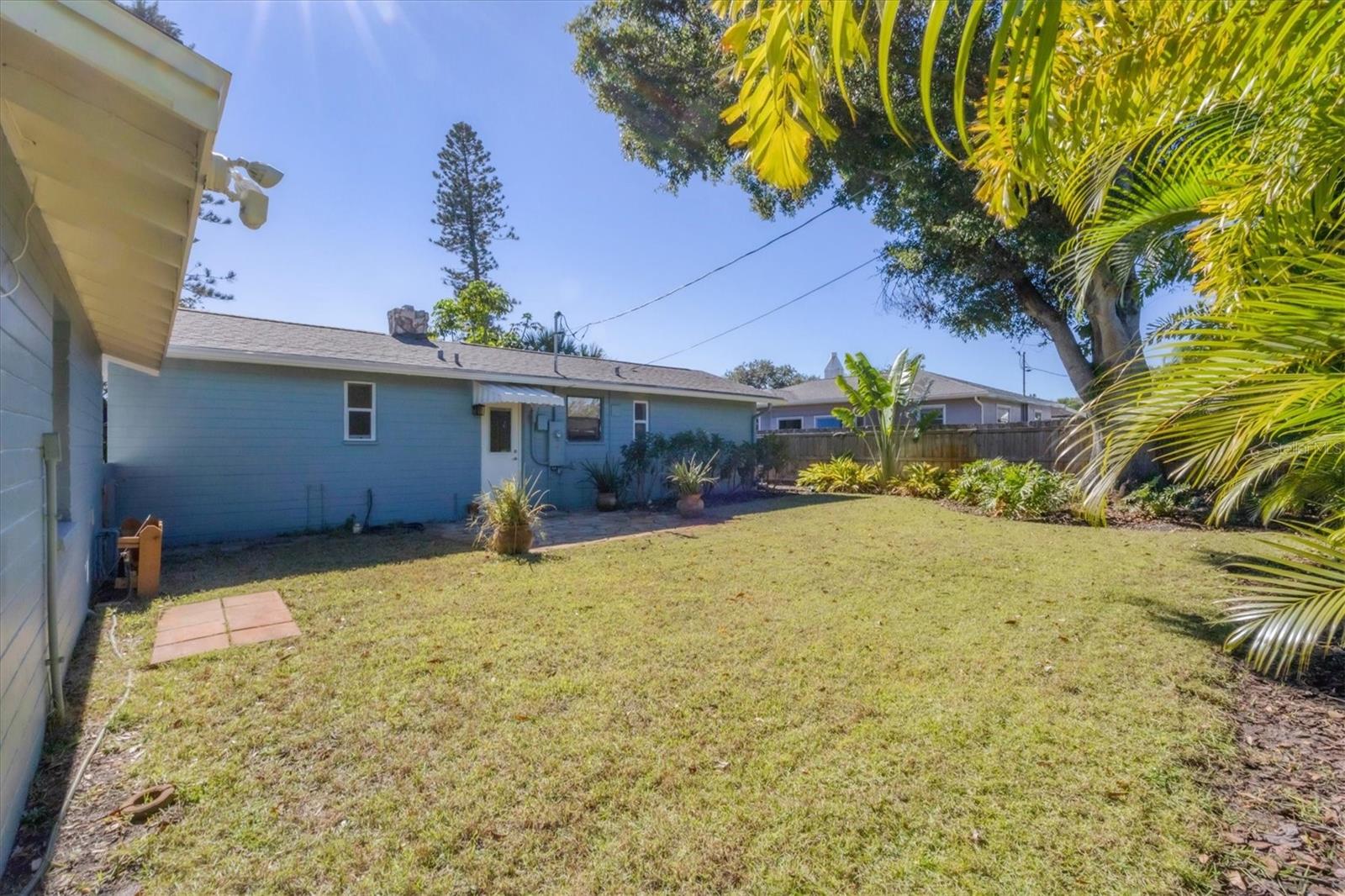 Image 26 of 56 For 4737 Del Rio Way S