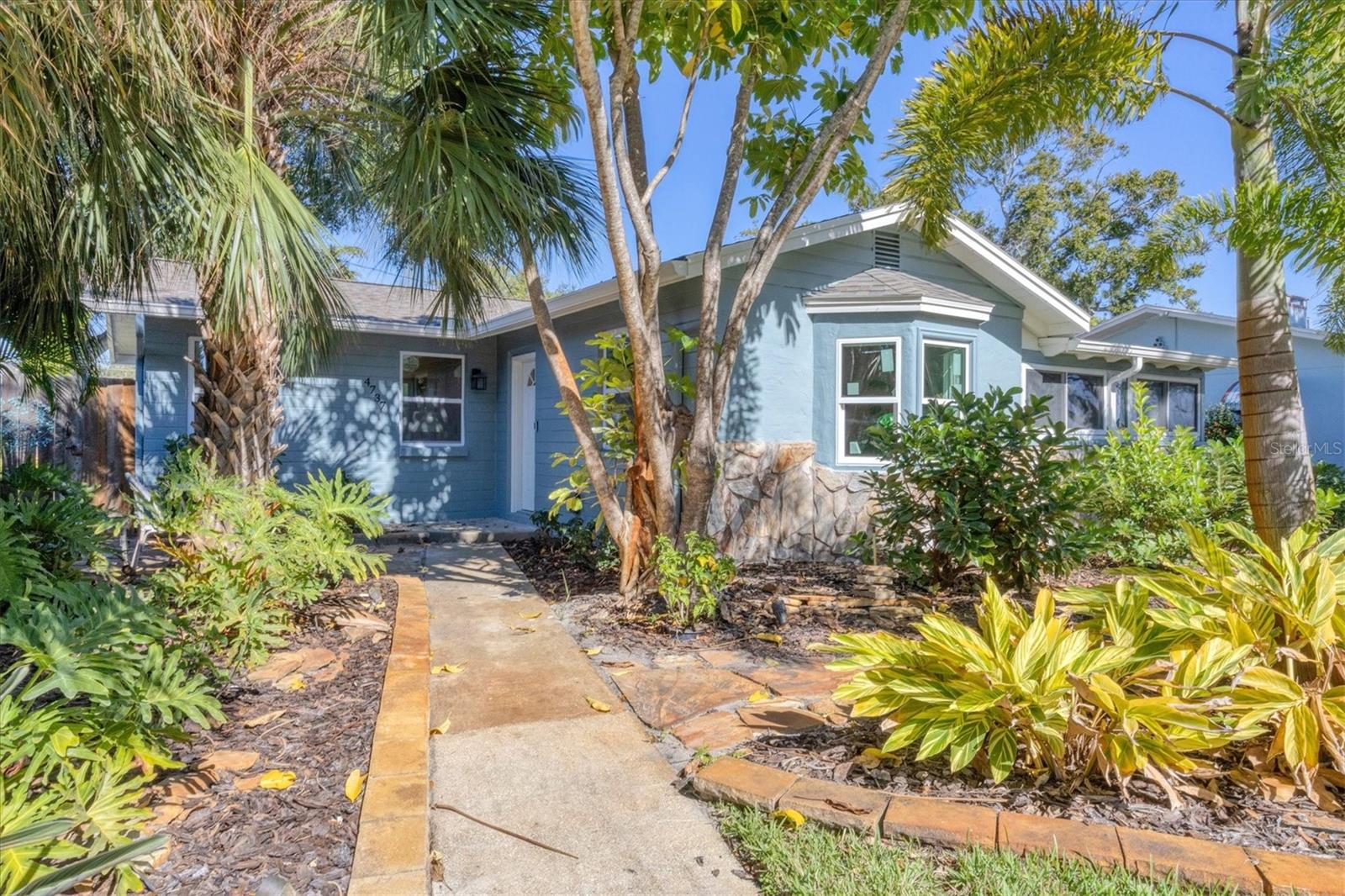 Image 3 of 56 For 4737 Del Rio Way S