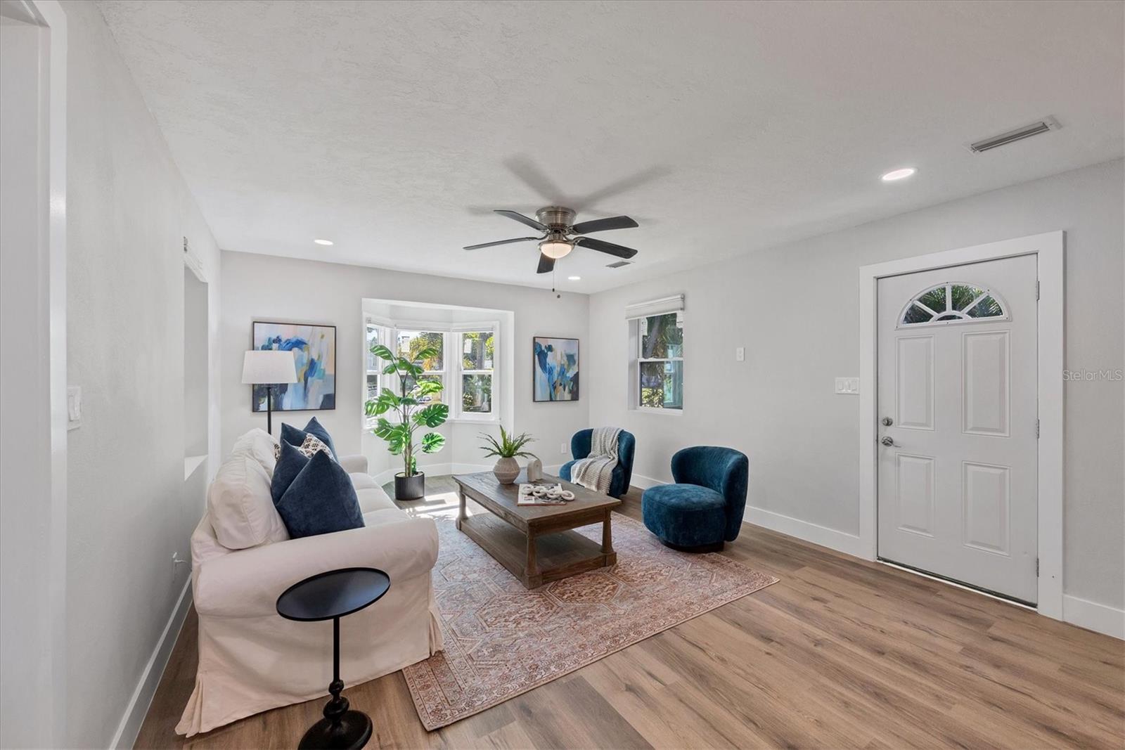 Image 9 of 56 For 4737 Del Rio Way S