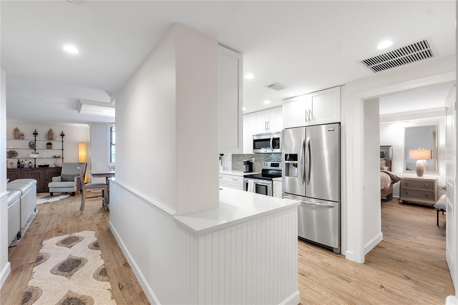 Image 11 of 66 For 1000 Longboat Club Road 204