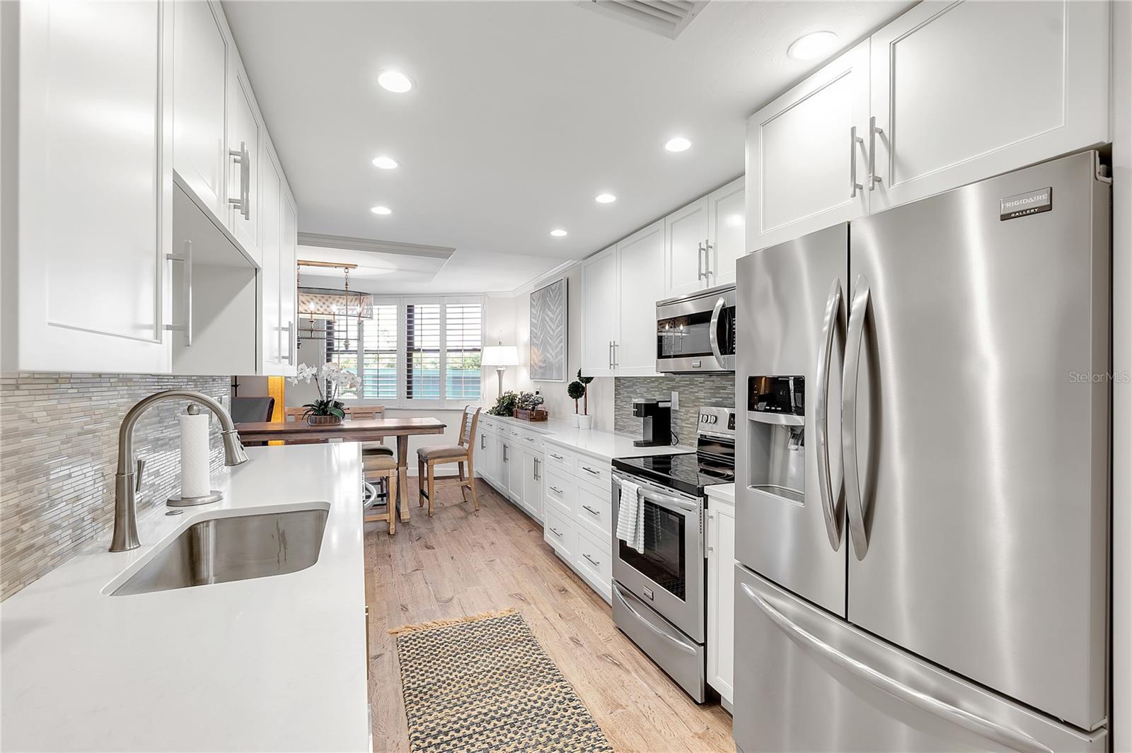 Image 12 of 66 For 1000 Longboat Club Road 204