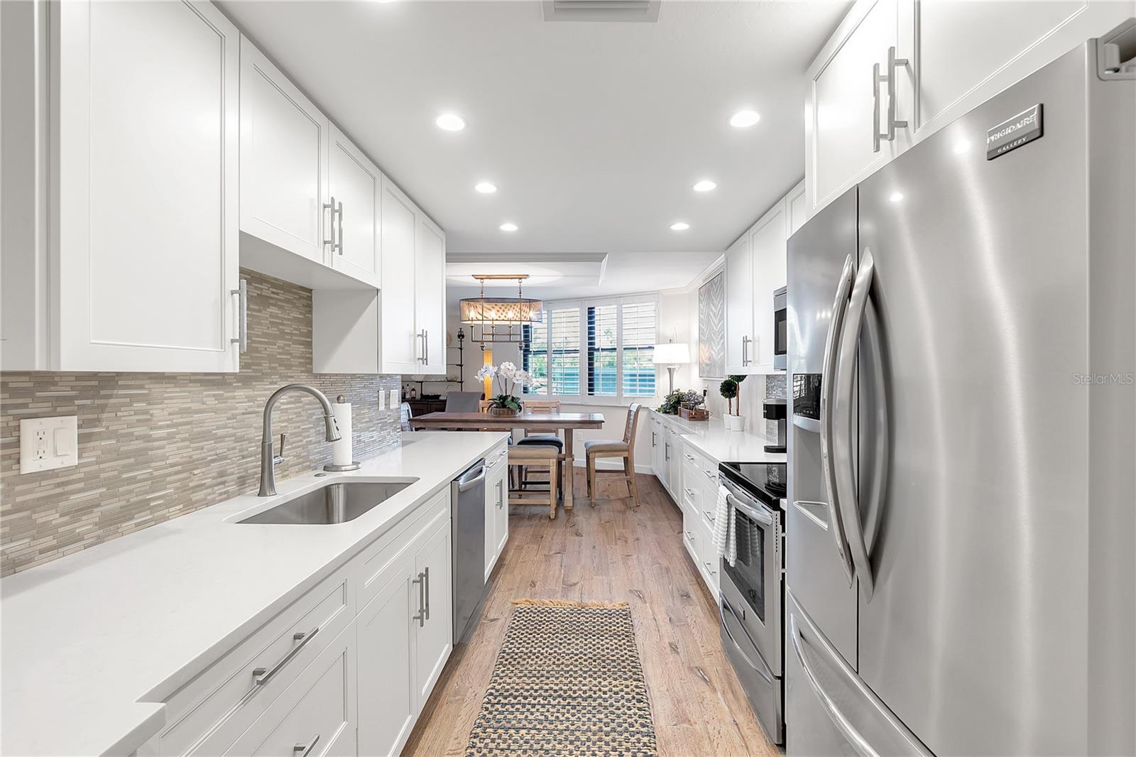 Image 13 of 66 For 1000 Longboat Club Road 204