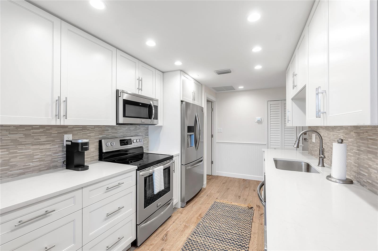 Image 15 of 66 For 1000 Longboat Club Road 204