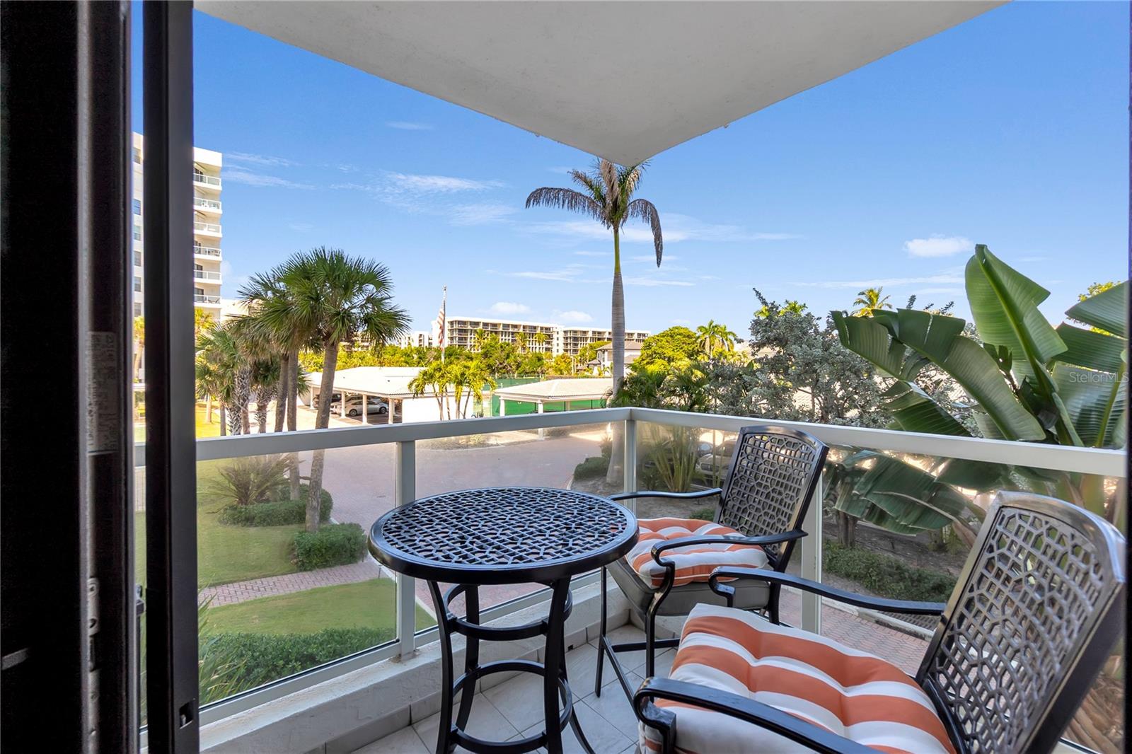 Image 22 of 66 For 1000 Longboat Club Road 204