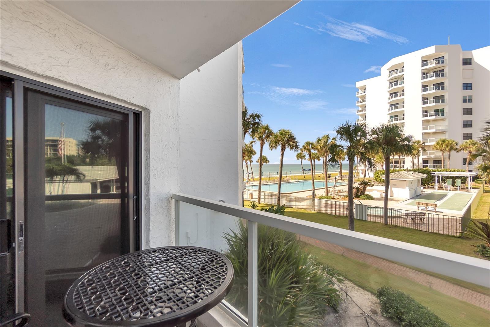 Image 23 of 66 For 1000 Longboat Club Road 204