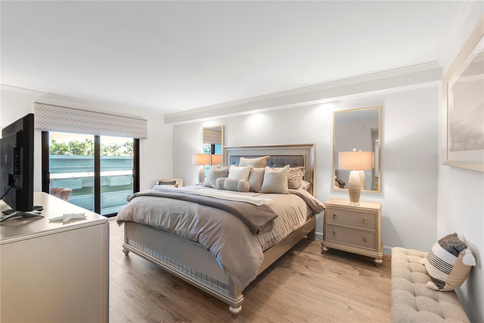 Image 24 of 66 For 1000 Longboat Club Road 204