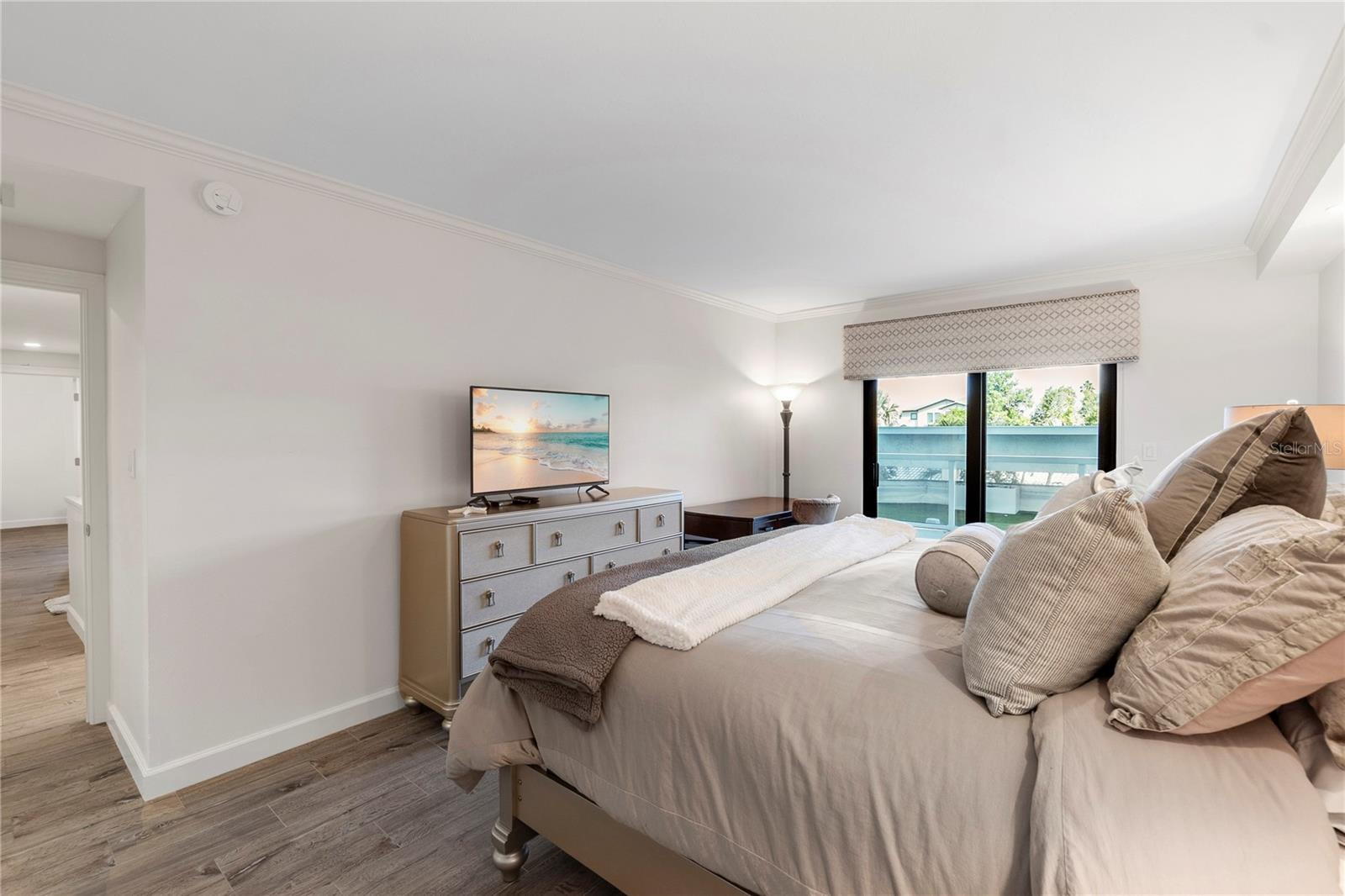 Image 25 of 66 For 1000 Longboat Club Road 204