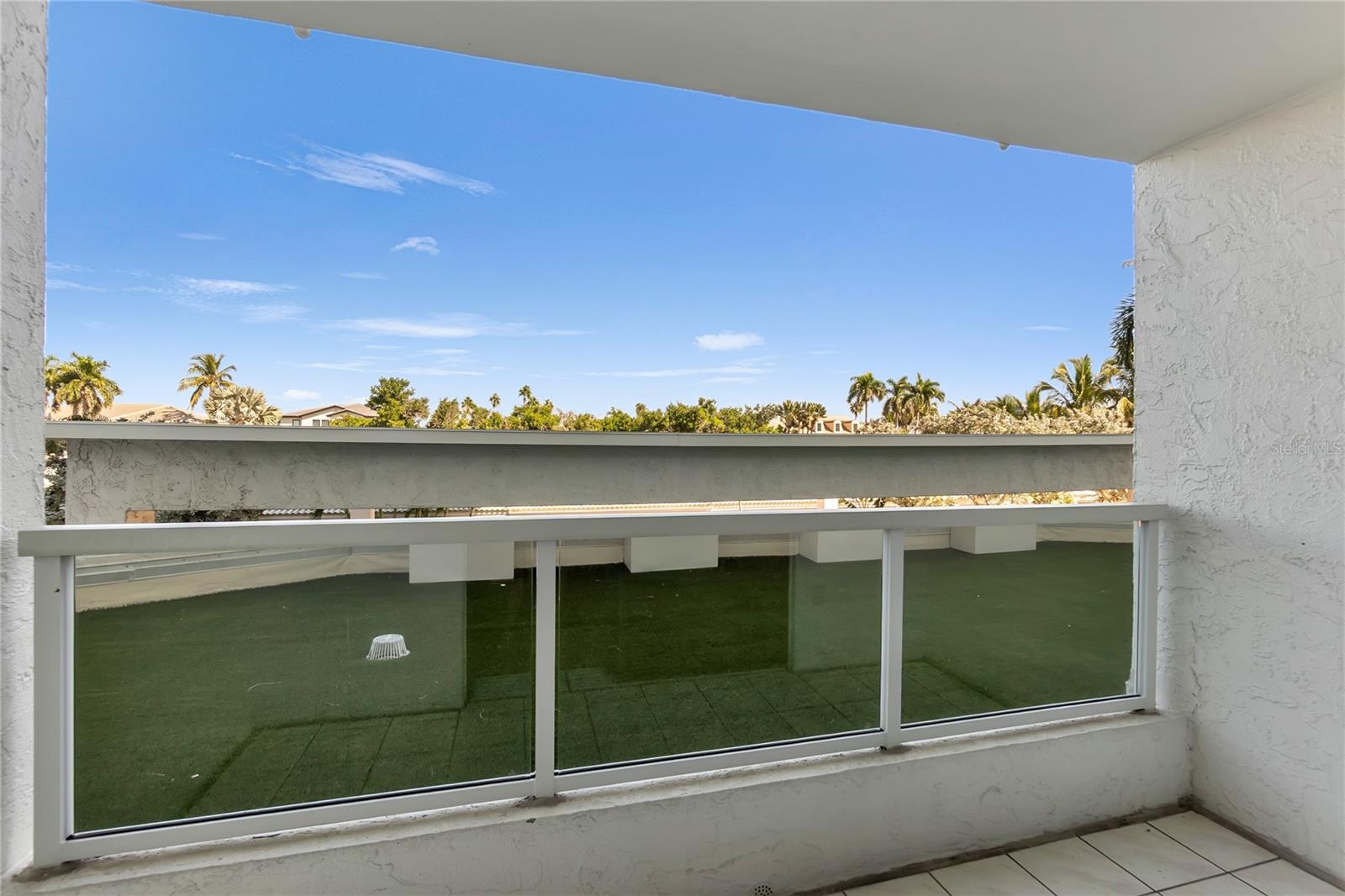 Image 26 of 66 For 1000 Longboat Club Road 204