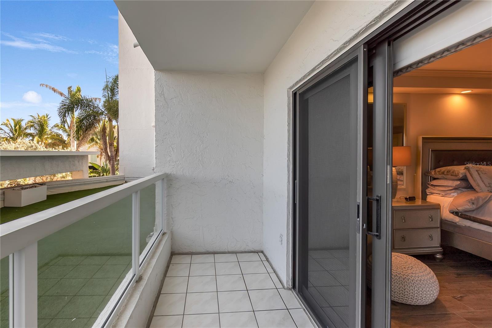 Image 27 of 66 For 1000 Longboat Club Road 204