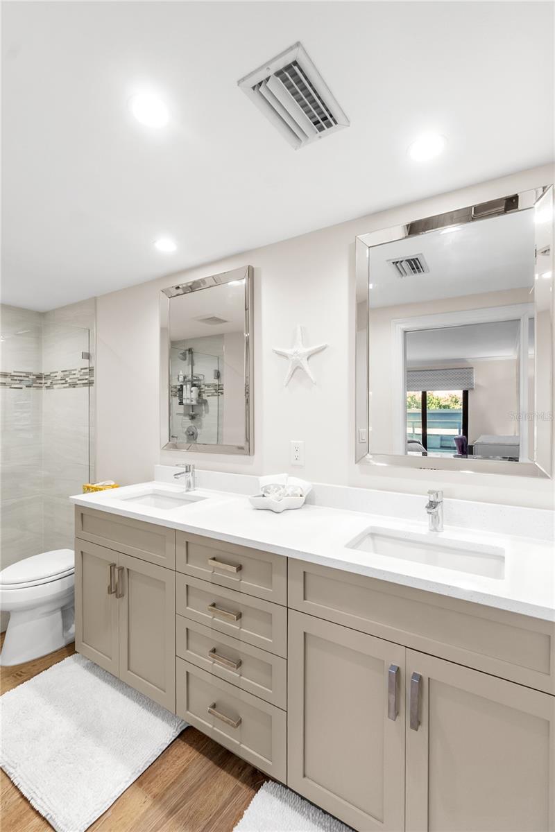 Image 30 of 66 For 1000 Longboat Club Road 204