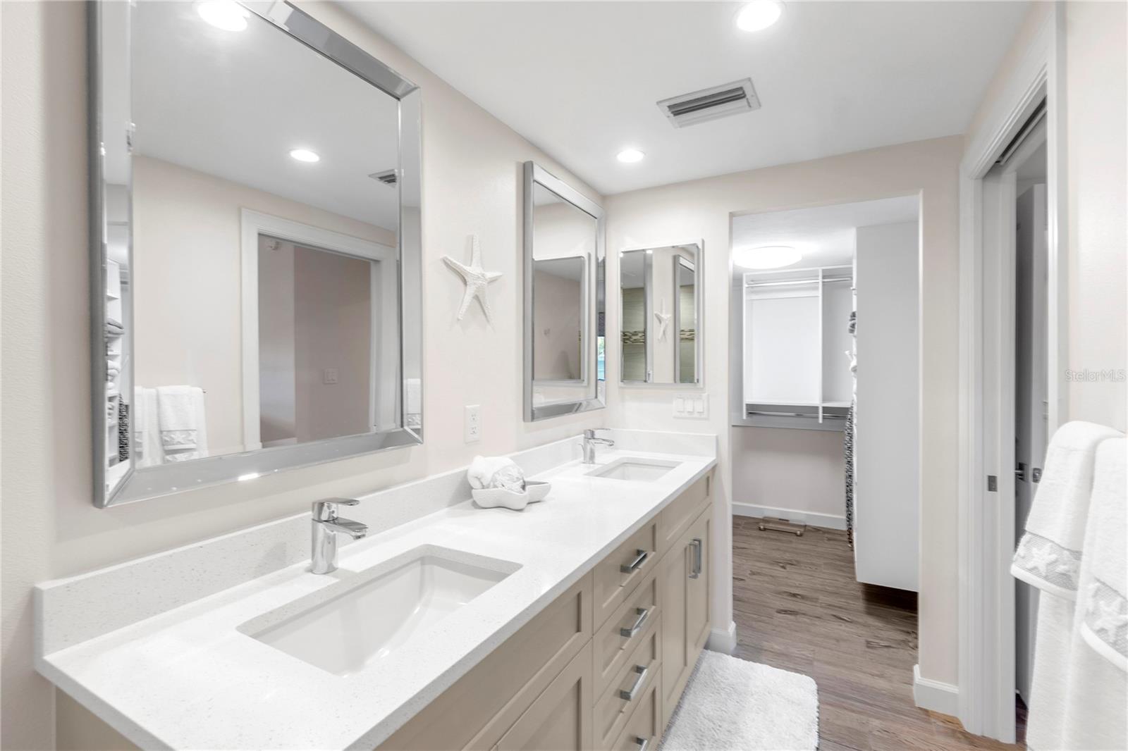 Image 32 of 66 For 1000 Longboat Club Road 204